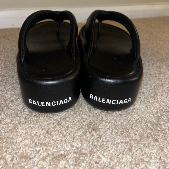 BALENCIAGA 
WOMEN'S RISE THONG SANDAL IN BLACK - Picture 5 of 7